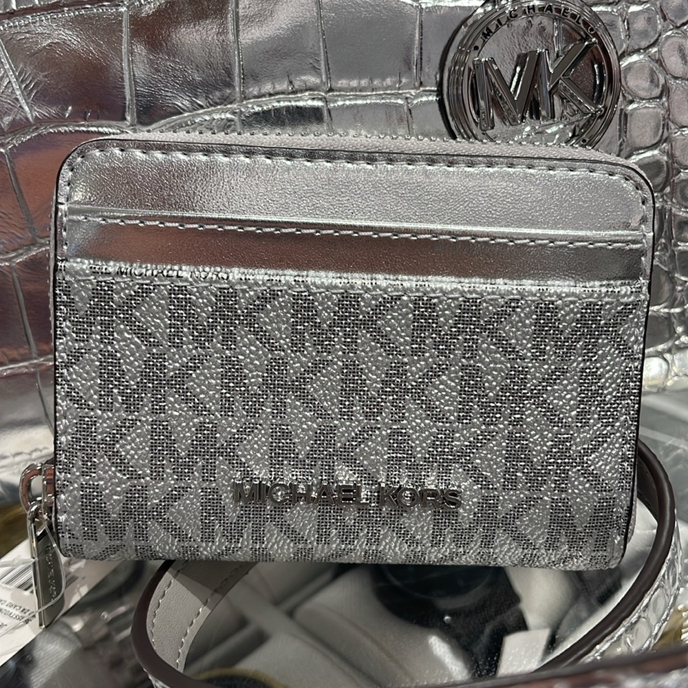 Michael Kors Women Medium Logo Zip Around Card Case Coin Pouch Wallet Silver
NWT - Picture 3 of 16
